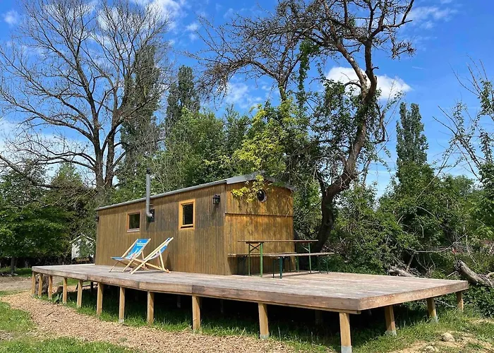 Overnight Stay In A Shepherd\'S Wagon Tiny House